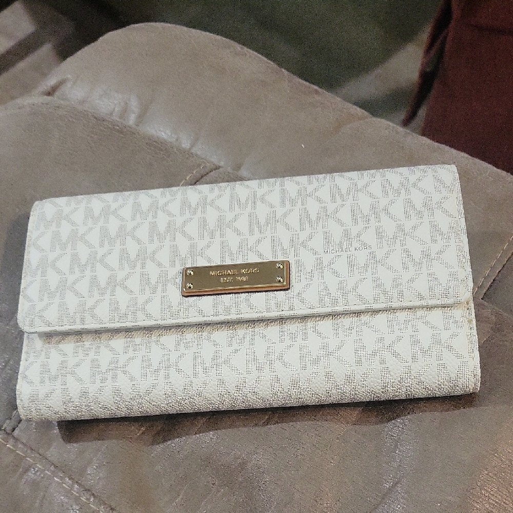 Michael Kors Cream Logo Wallet